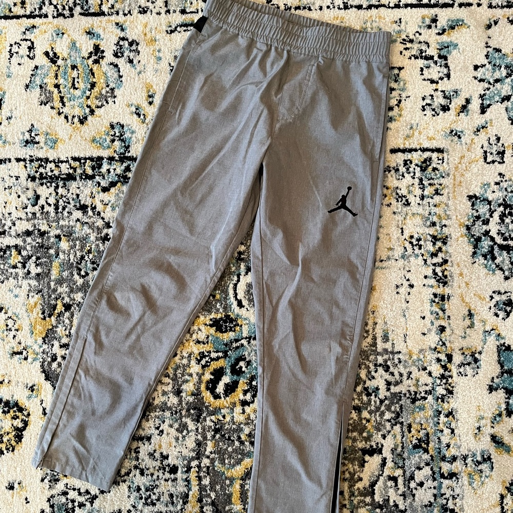 Boys Jordan warm up pants size S